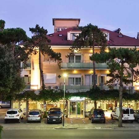 Hotel Mimosa 利尼亚诺萨比亚多罗 外观 照片