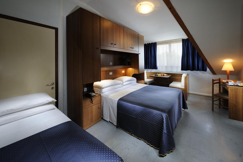 Hotel Mimosa 利尼亚诺萨比亚多罗 客房 照片