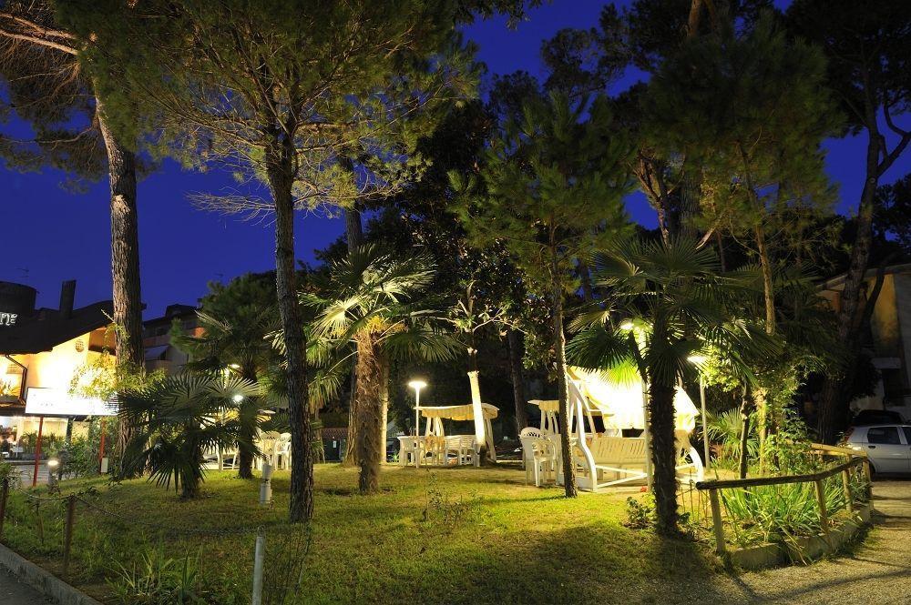 Hotel Mimosa 利尼亚诺萨比亚多罗 外观 照片