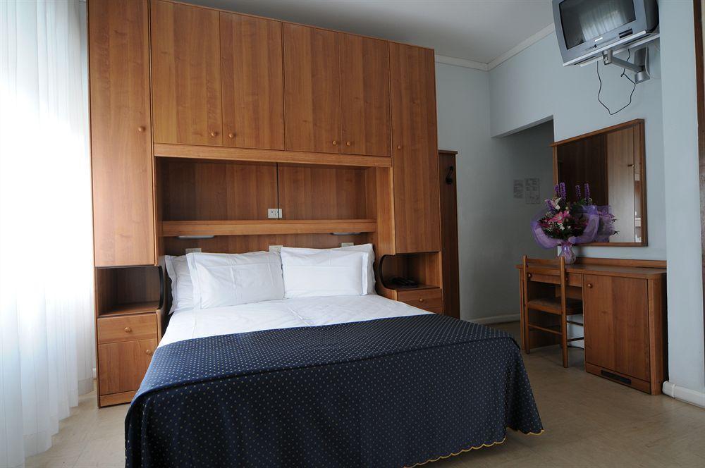 Hotel Mimosa 利尼亚诺萨比亚多罗 外观 照片