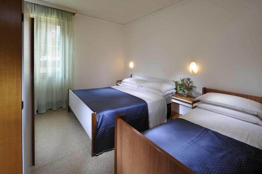Hotel Mimosa 利尼亚诺萨比亚多罗 外观 照片