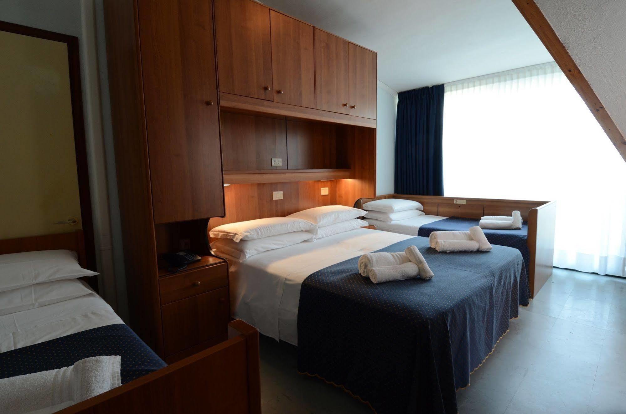 Hotel Mimosa 利尼亚诺萨比亚多罗 外观 照片