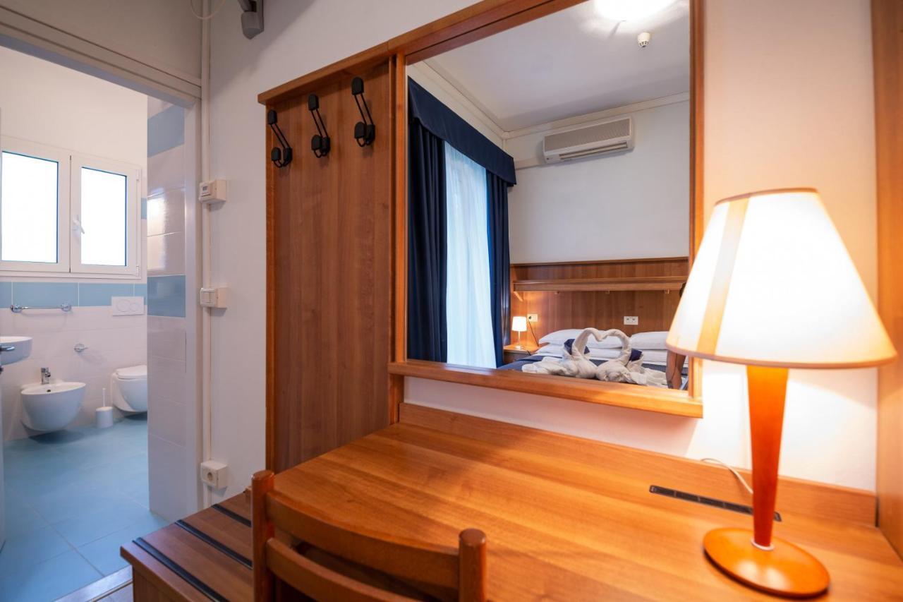 Hotel Mimosa 利尼亚诺萨比亚多罗 外观 照片